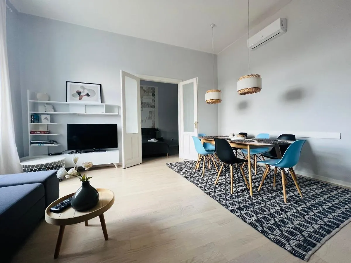 Homes بودابست المجر